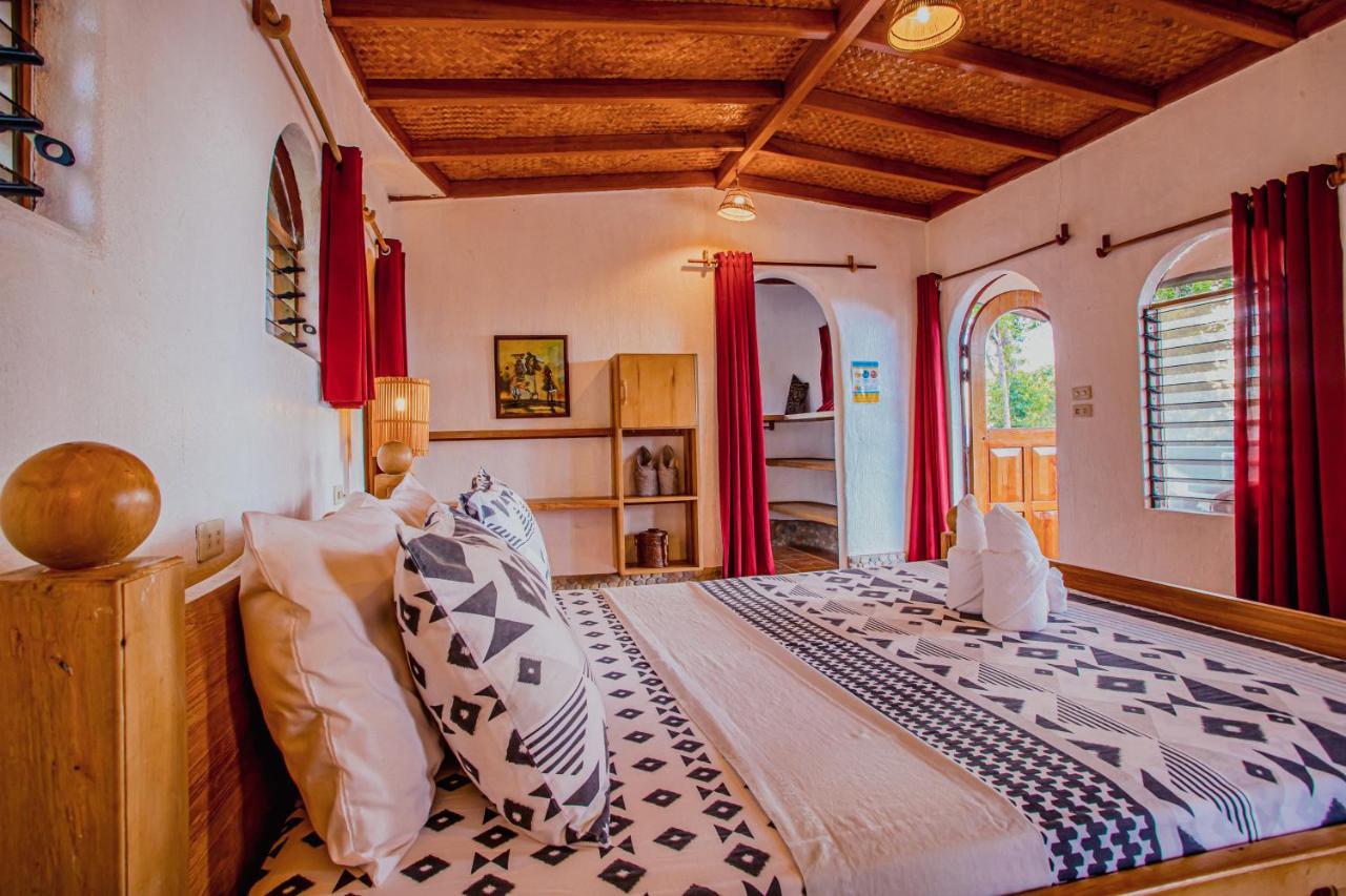 อาเตรมารู จังเกิ้ล รีทรีต Hotel Puerto Princesa ภายนอก รูปภาพ