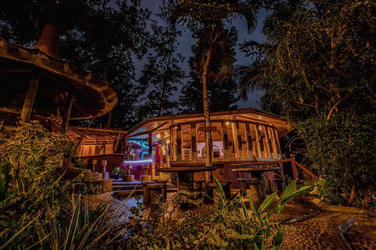 อาเตรมารู จังเกิ้ล รีทรีต Hotel Puerto Princesa ภายนอก รูปภาพ