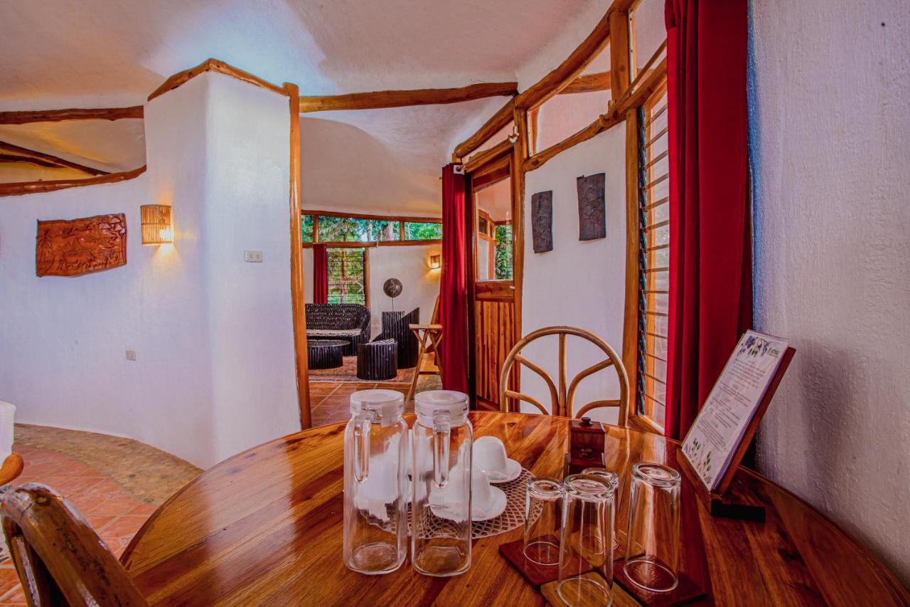 อาเตรมารู จังเกิ้ล รีทรีต Hotel Puerto Princesa ภายนอก รูปภาพ